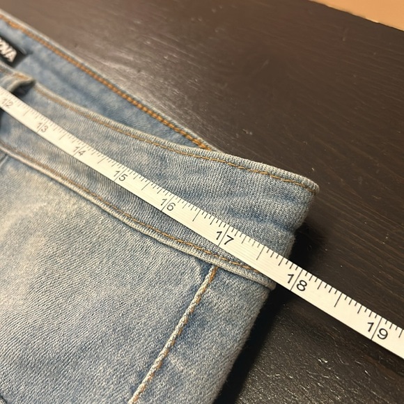 Fashion Nova distressed skinny blue jeans denim Women’s Size 14 Plus - Picture 6 of 7